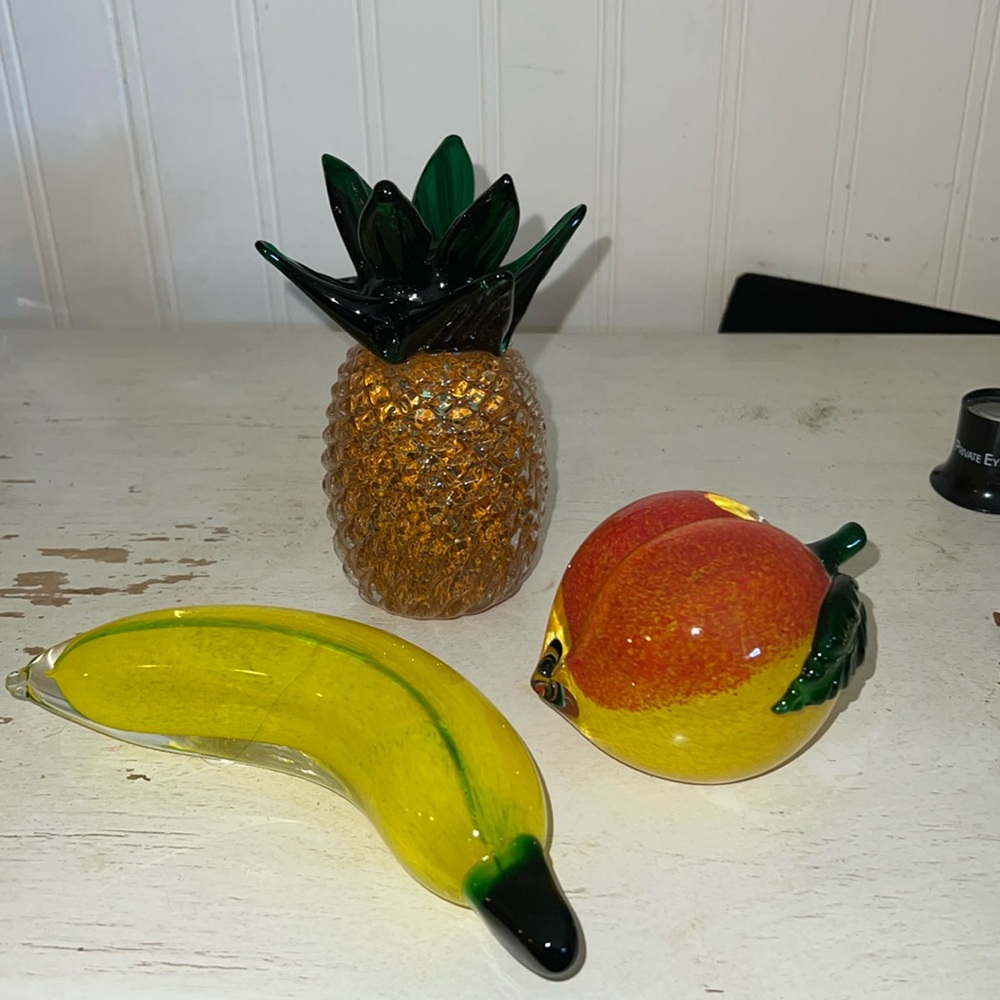 Lenox glass paperweight fruit peach pineapple banana home decor office